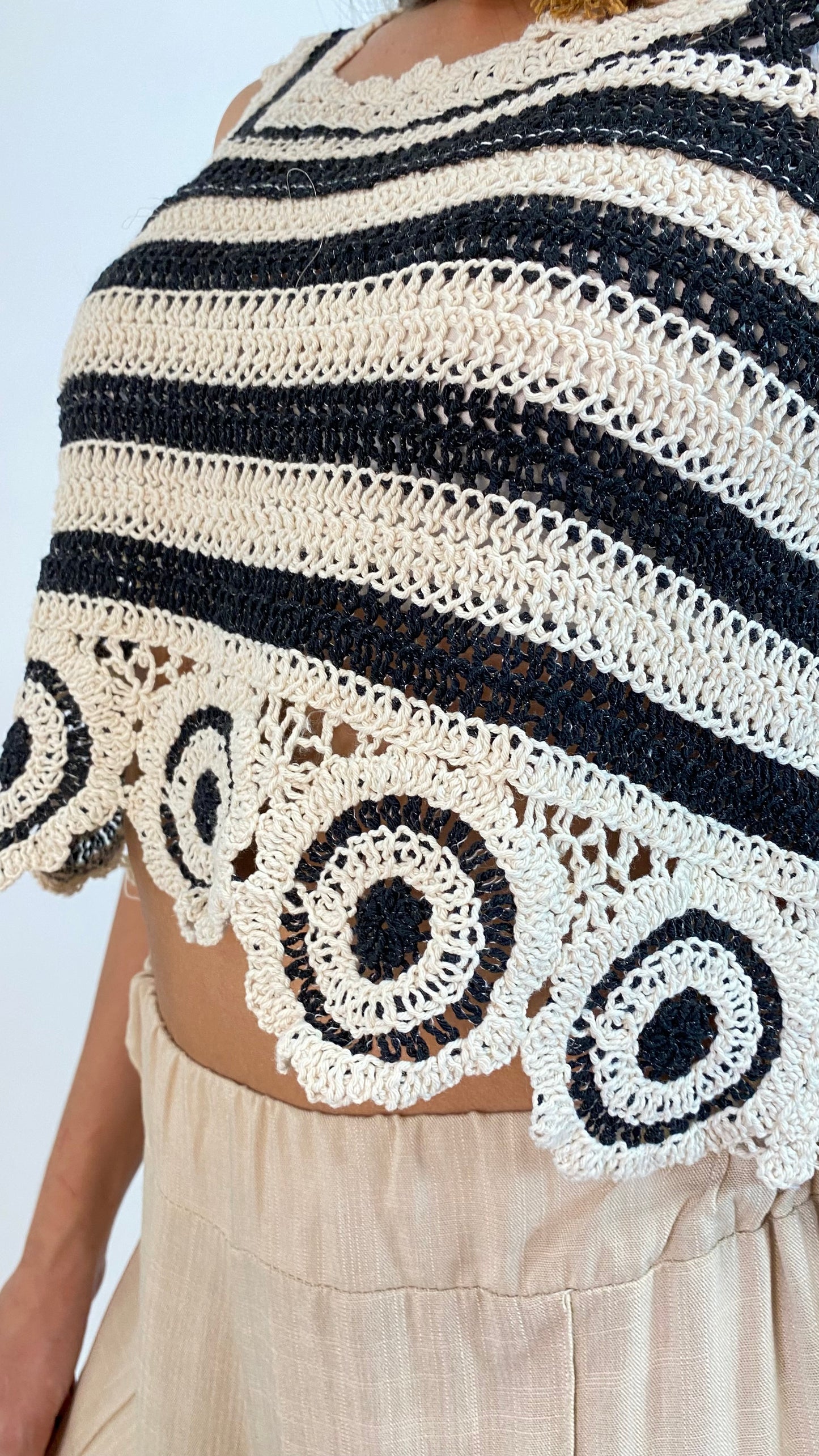 Crochet Crop Beige/Black